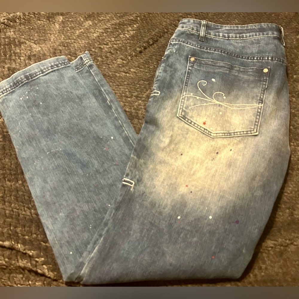 Born-Fly men’s distressed, splatter paint Jeans. Like new, Size 38/32